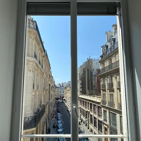 Stylish Duplex In Paris' Center Apartment *