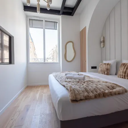 Stylish Duplex In Paris' Center Apartment *