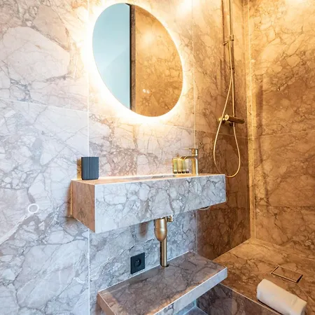 Stylish Duplex In Paris' Center *