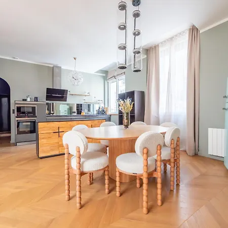Stylish Duplex In Paris' Center Parigi