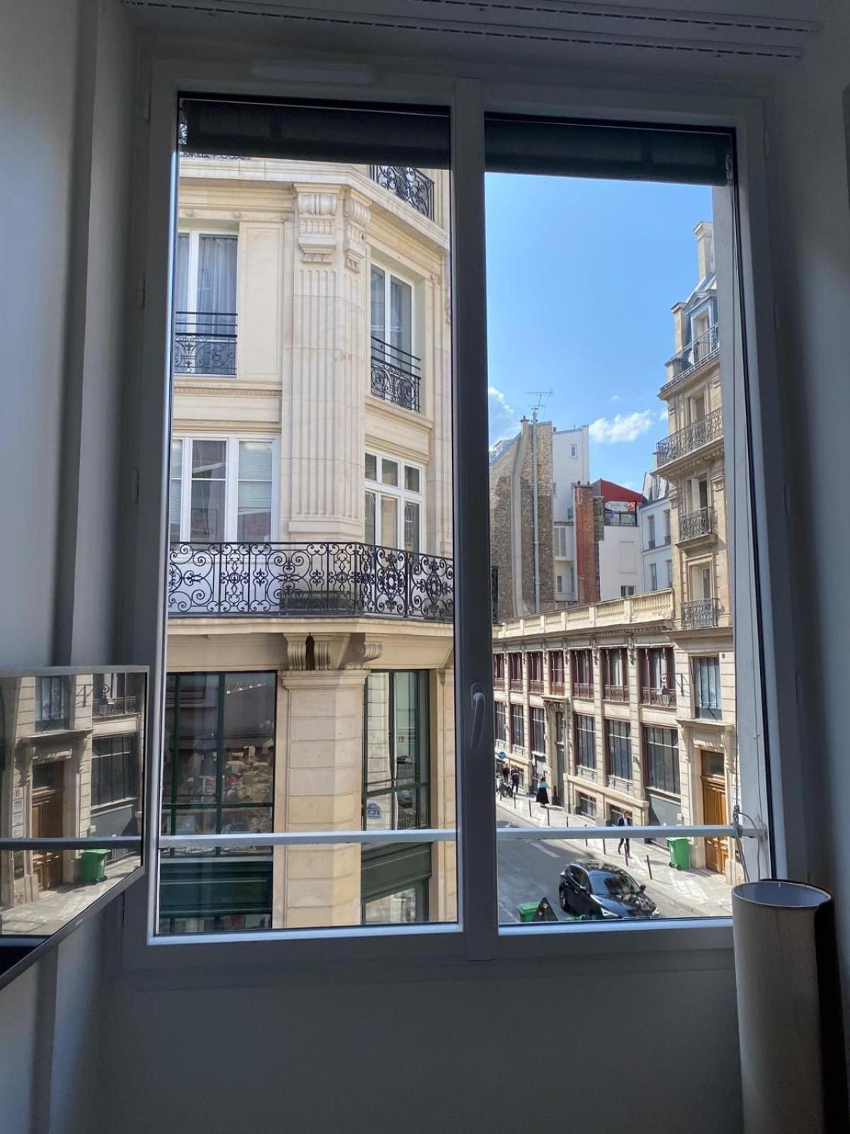 Stylish Duplex In Paris' Center