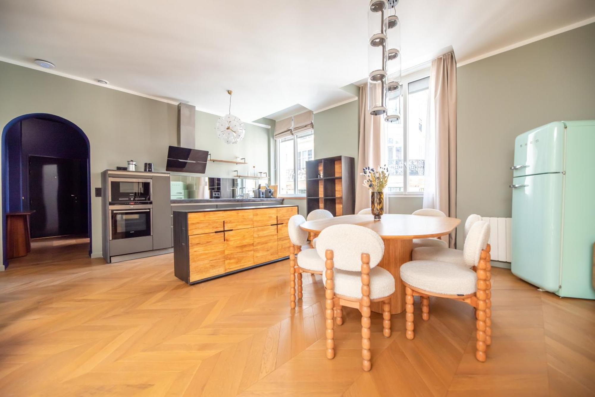 Stylish Duplex In Paris' Center